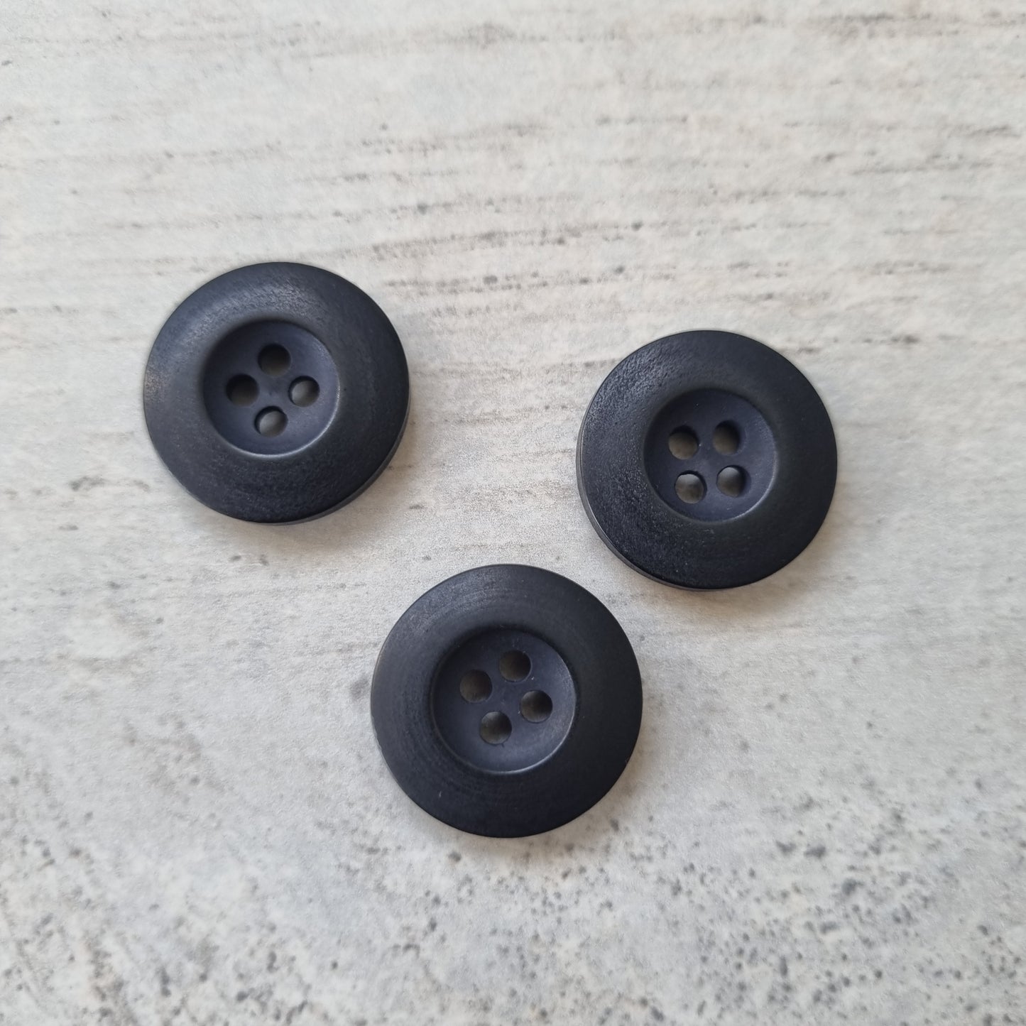 Black Buttons 20mm x10
